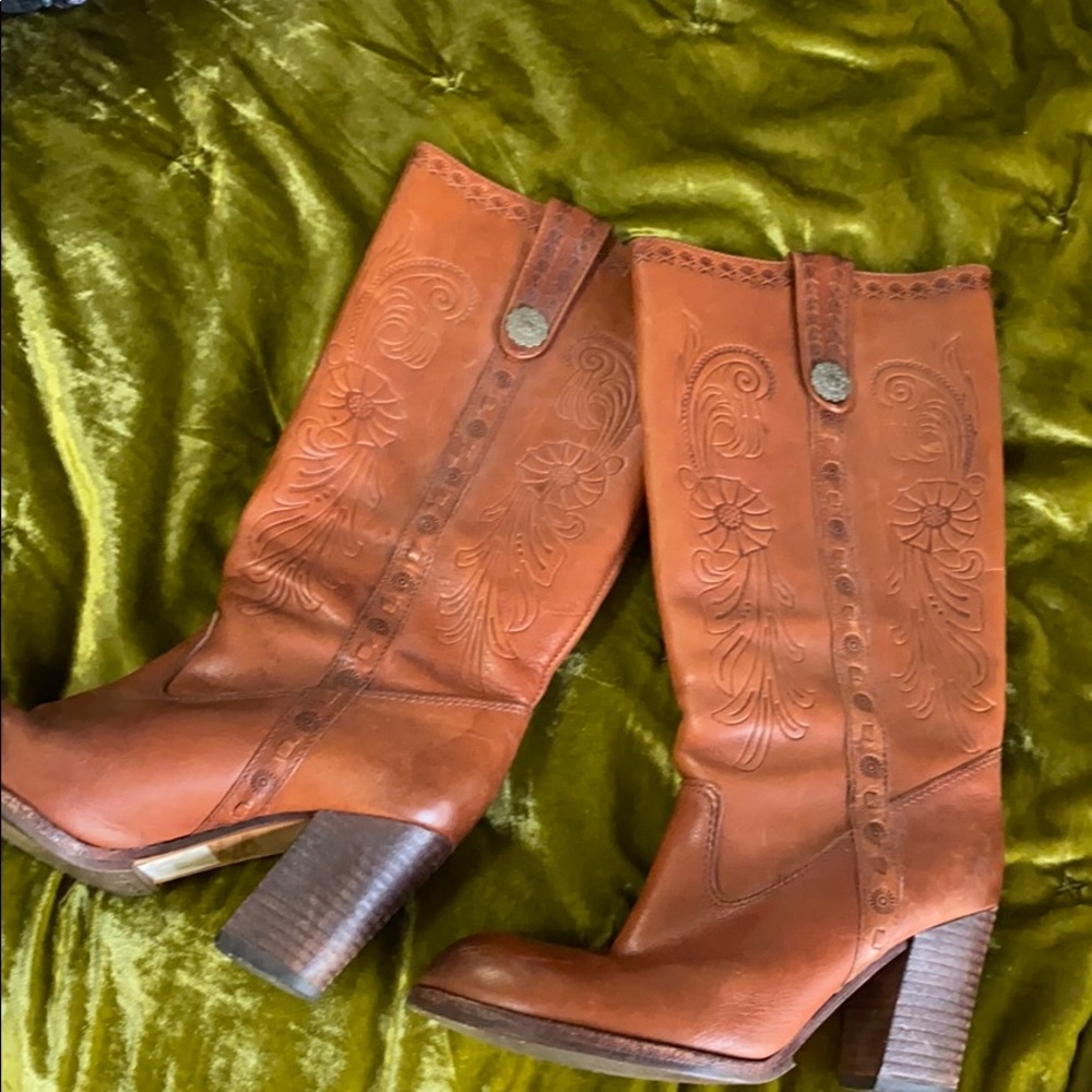 Brown cowgirl boots